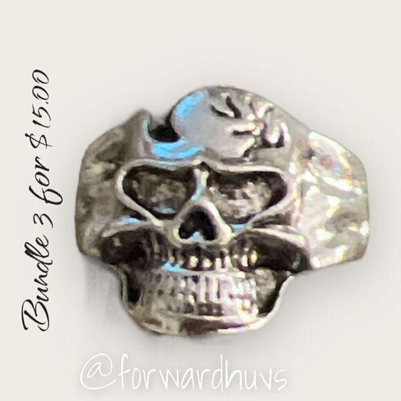 Bundle Sale 3 for $15 | Silver Tone Skull Ring Size 10 - Picture 4 of 6